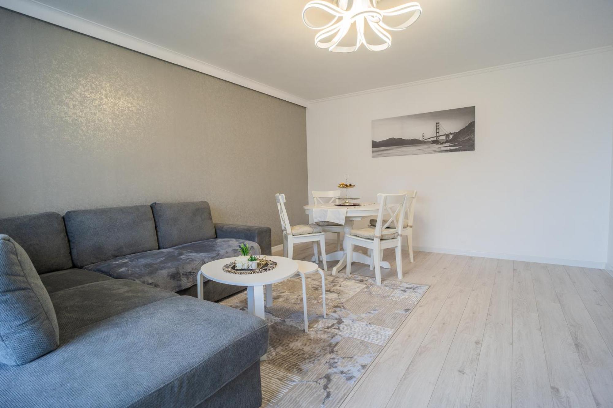 Luxury 2br On Decebal Avenue 公寓