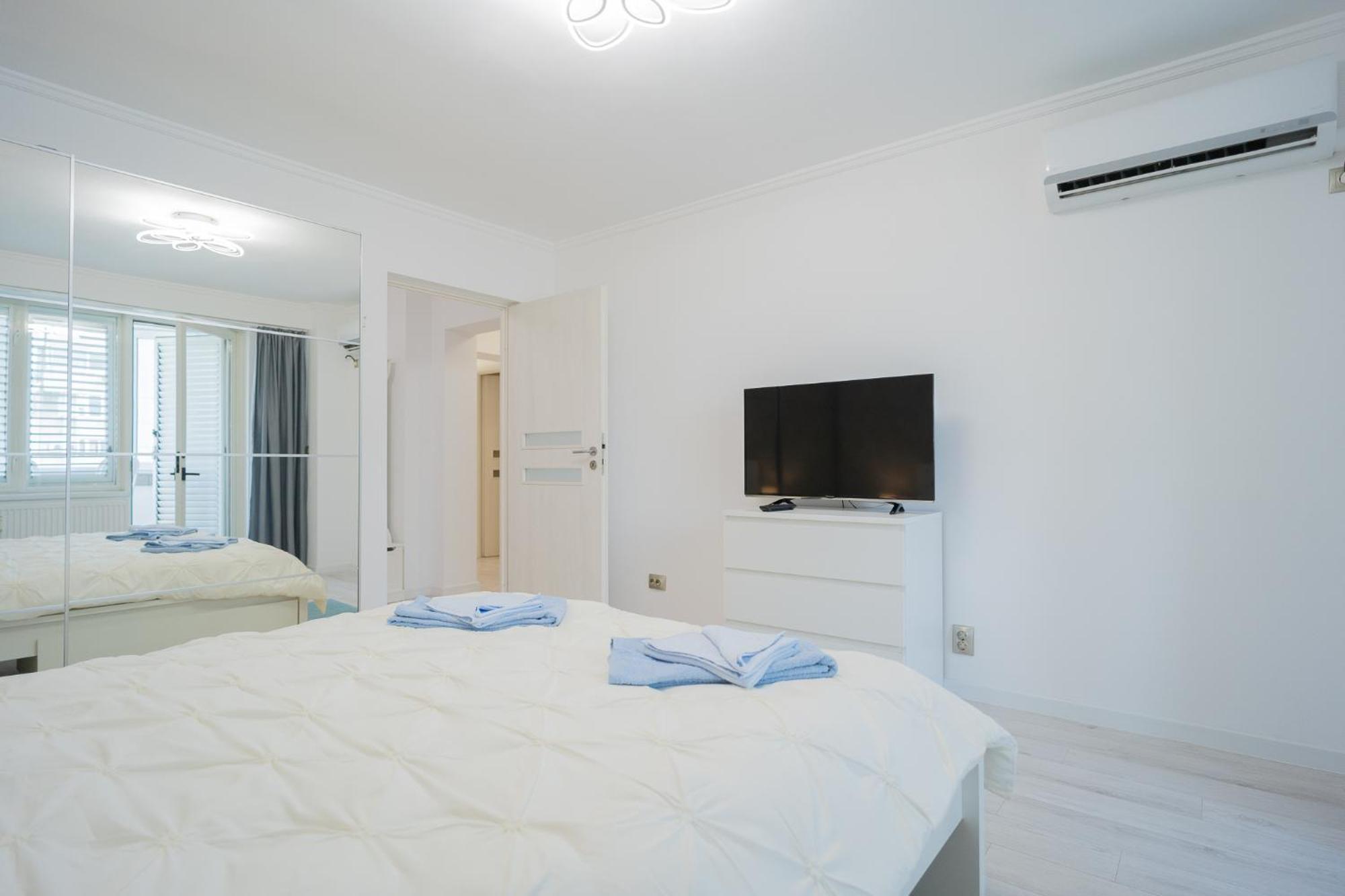 Luxury 2br On Decebal Avenue 公寓